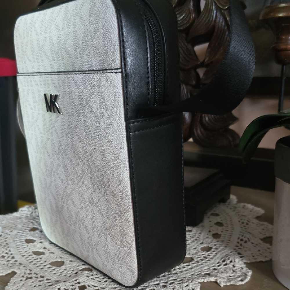 Michael Kors Men’s White and Gray MK Logo Messenger Bag - Picture 5 of 14